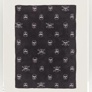 Charcoal Black & White Skull Patterned Blanket